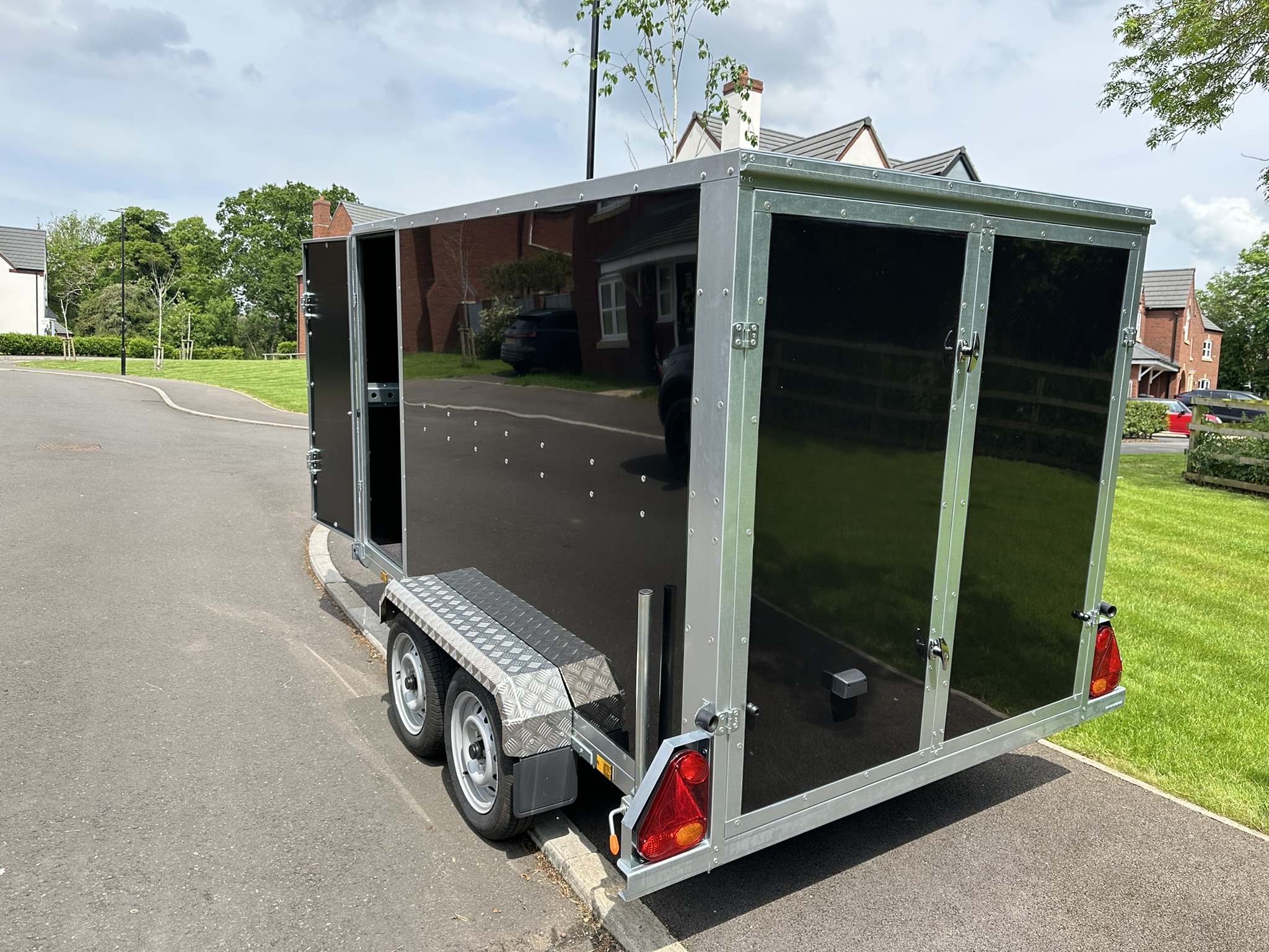 GT955 Trailer with side door (5)