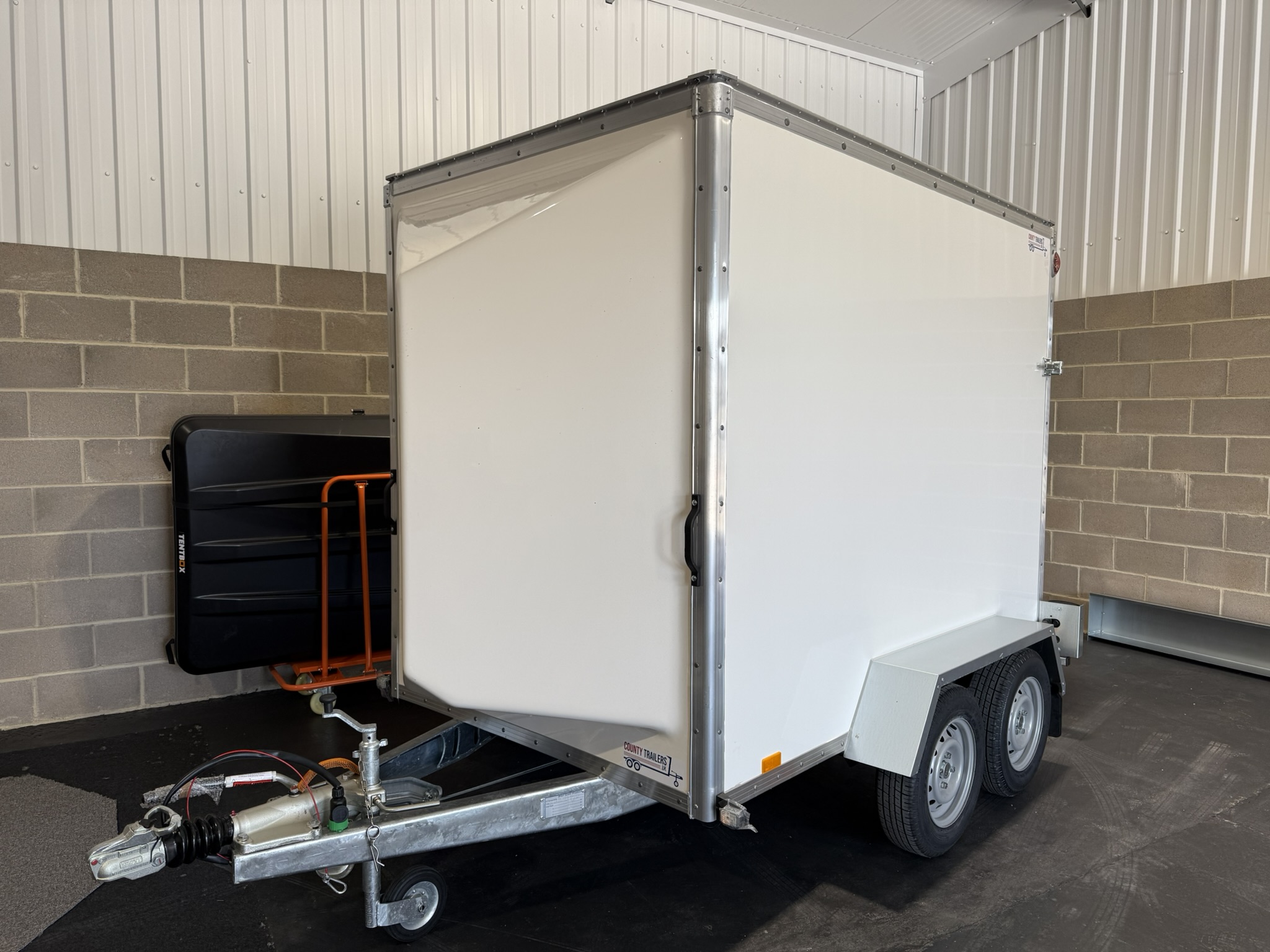 Blue Line 8' x 5' x 6' Trailer Twin Axle, Braked, Ramp Tailgate, 1700kg ...